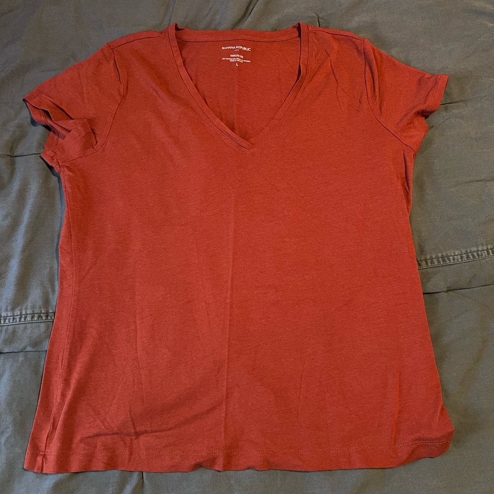 Banana republic timeless tee v neck rusty orange soft